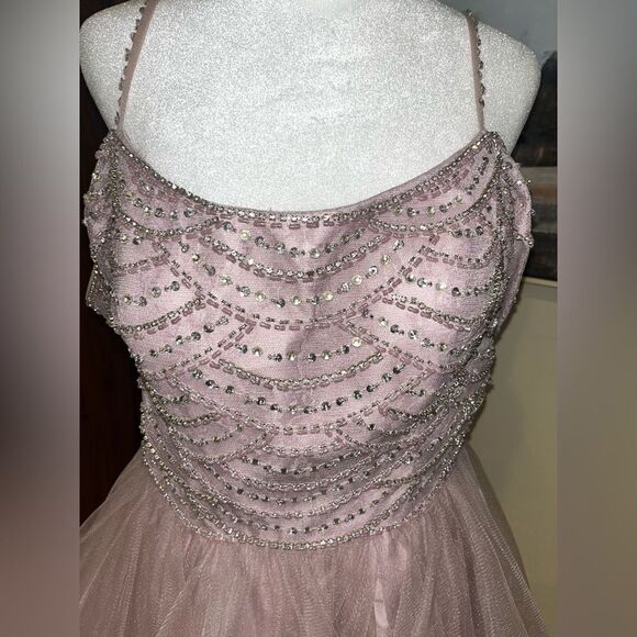 Aspeed Pink Ruffled Layered Off Shoulder Beaded Short Gown Semi-Open Back L $240 - Picture 5 of 15